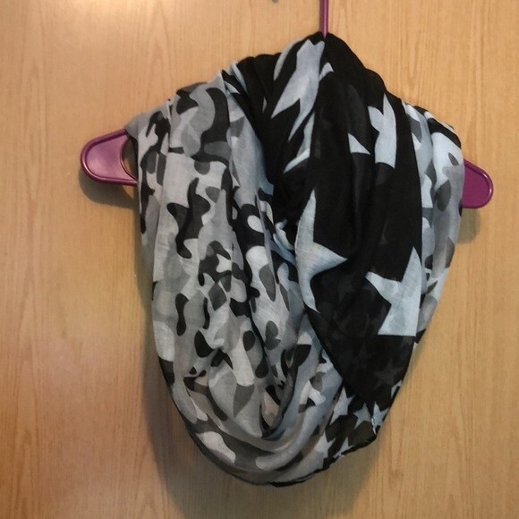 Unbranded infinity scarf 100%viscose camo and stars animal print - Picture 1 of 6